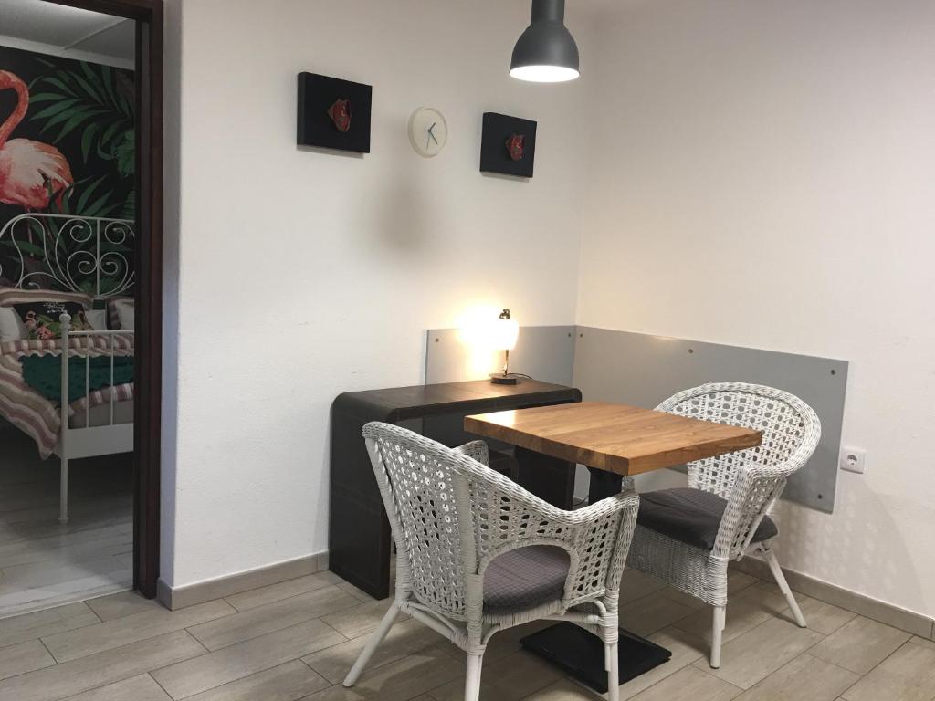 a table and chairs in a room with a table at Lei Home in Cascais