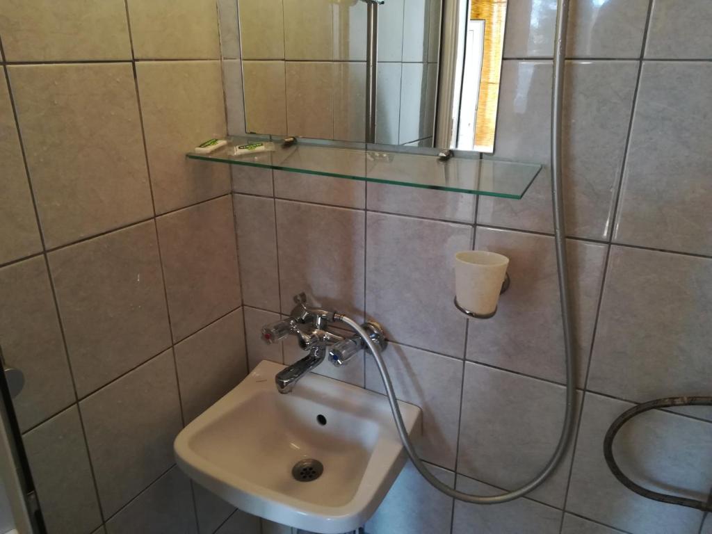 A bathroom at Guest House Terziiski