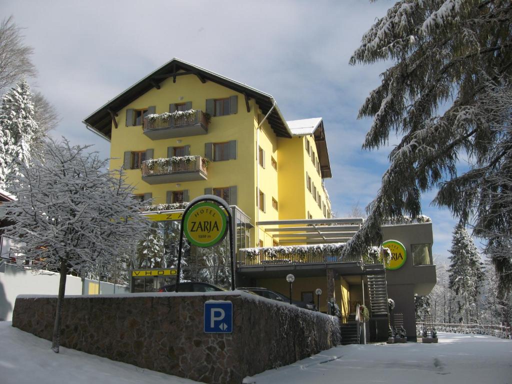Hotel Zarja v zimě