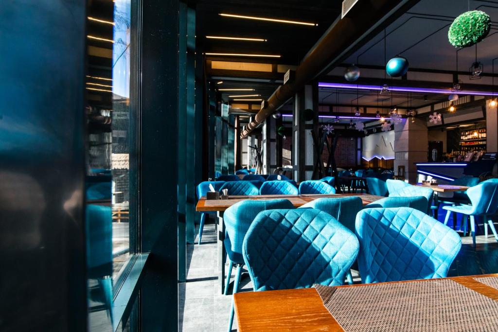 Area lounge atau bar di BLUE mountain