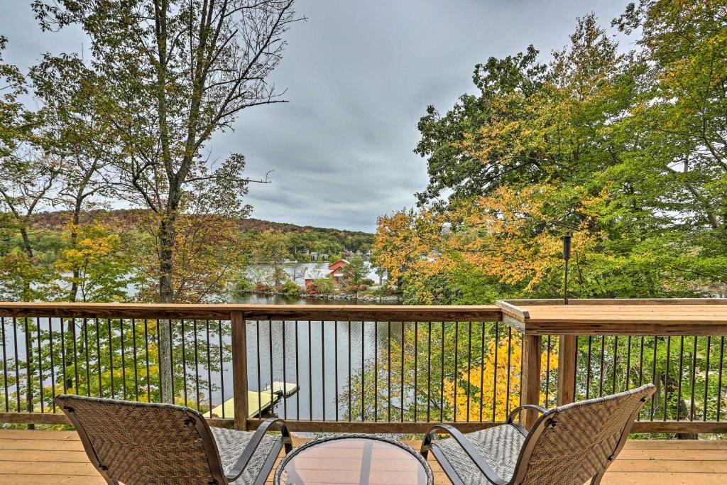 Imagen de la galería de Waterfront Highland Lake Home with Deck and Dock, en Highland Lakes