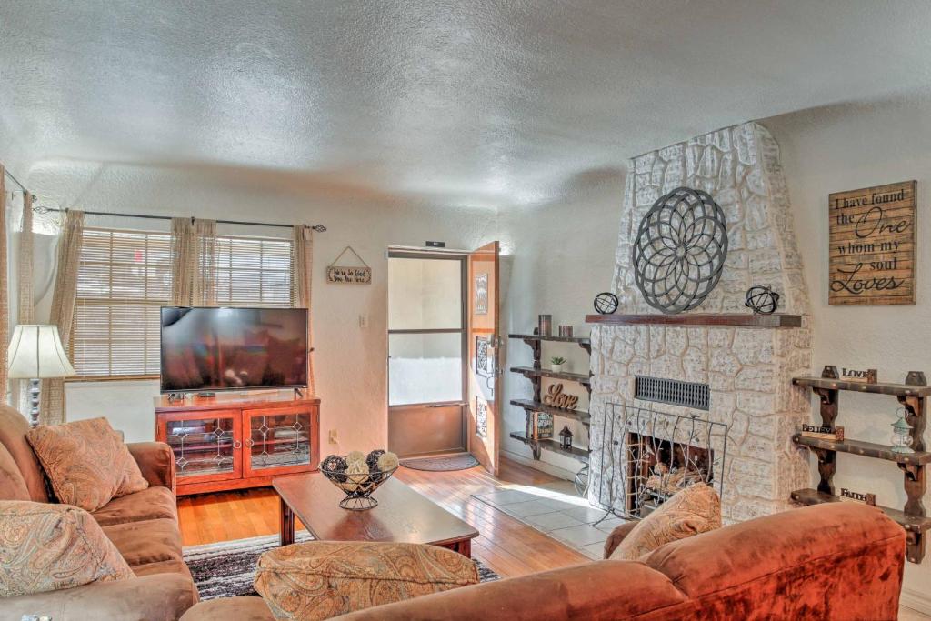 a living room with a couch and a fireplace at Ruidoso Lil Mountain Getaway - Links Golf Course in Ruidoso