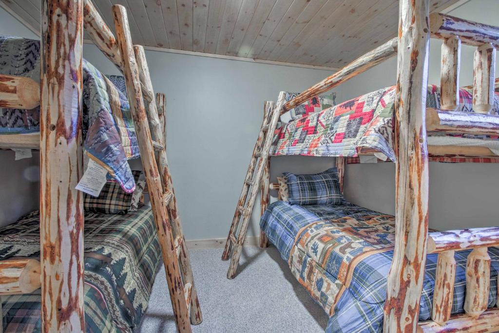 Dream Log Cabin in Bethel - 15 Min to Ski Resort!, Bethel – Aktualisierte  Preise für 2022