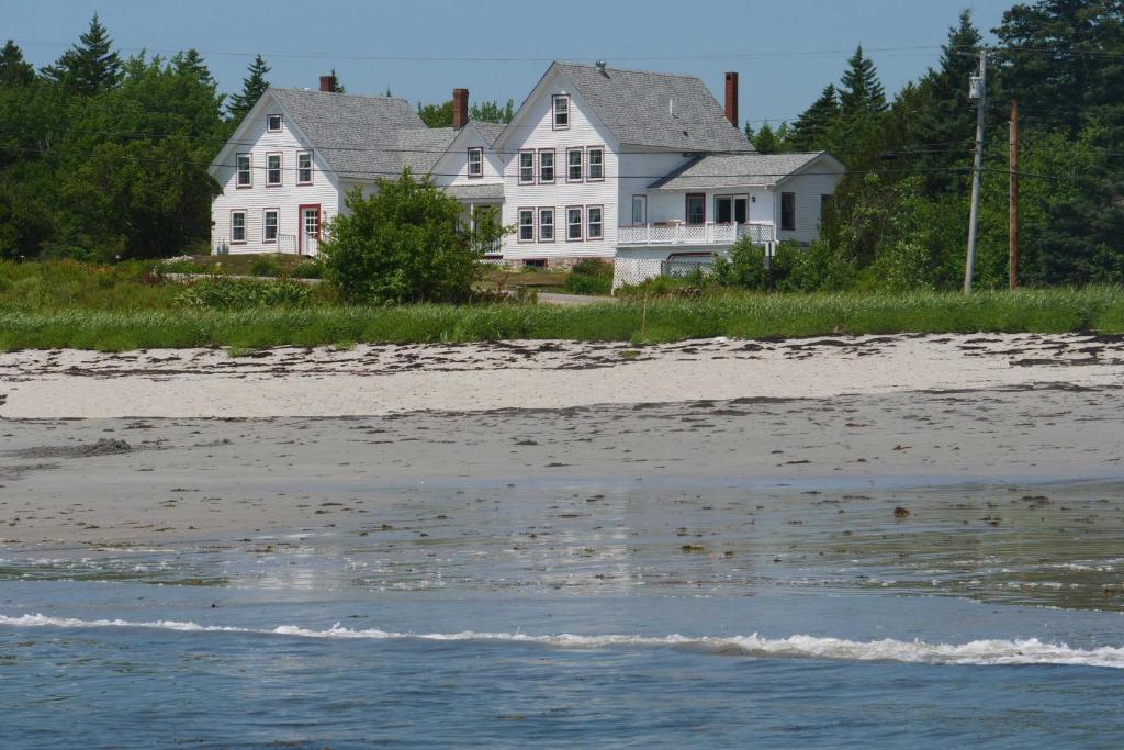 Acadia Sands - 1820s Historic Oceanside Home