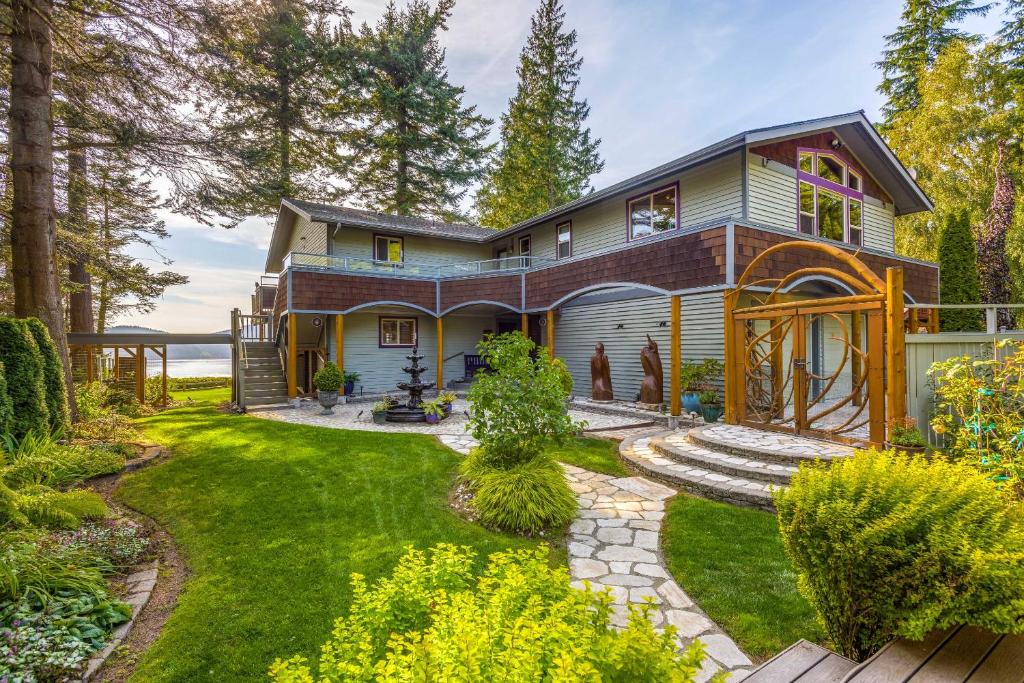 Custom Guemes Home with Spectacular Water Views!, Anacortes (updated