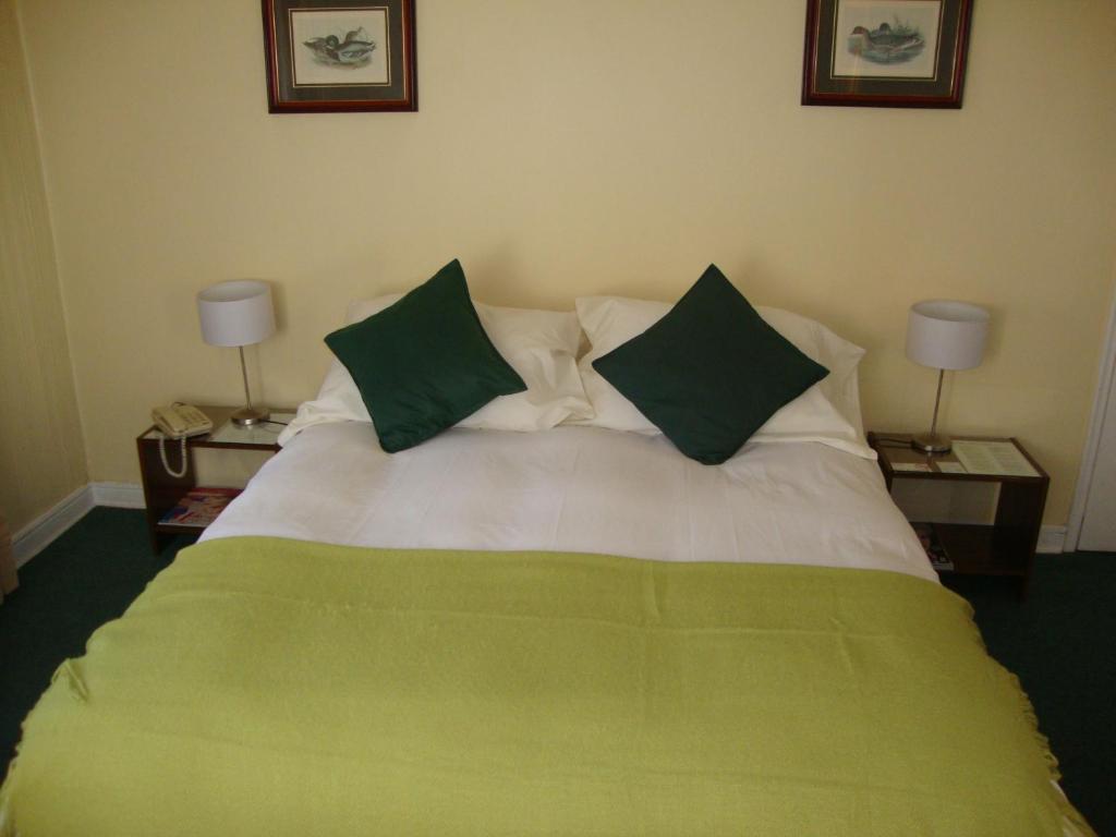 Postel nebo postele na pokoji v ubytování Hotel Las Flores