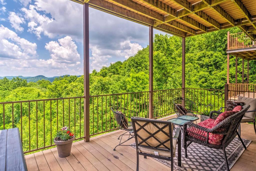 Center Hill Lake Rental Steps to Hurricane Marina, Silver Point