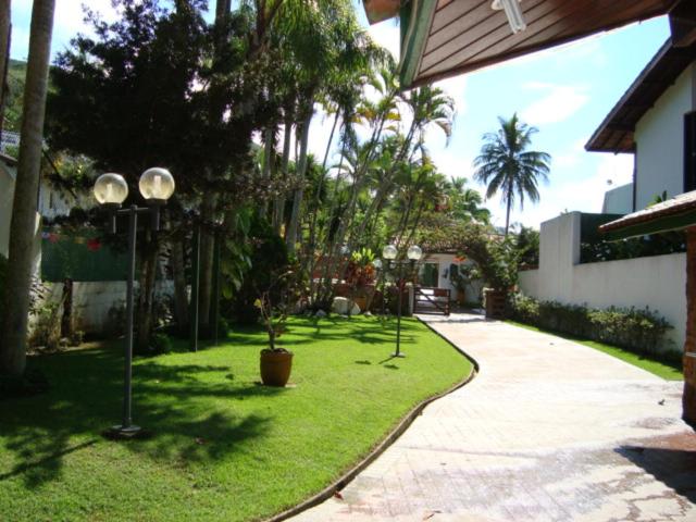  Condomínio a 1 metro da Praia Toninhas Ubatuba Pé na Areia Apartamento