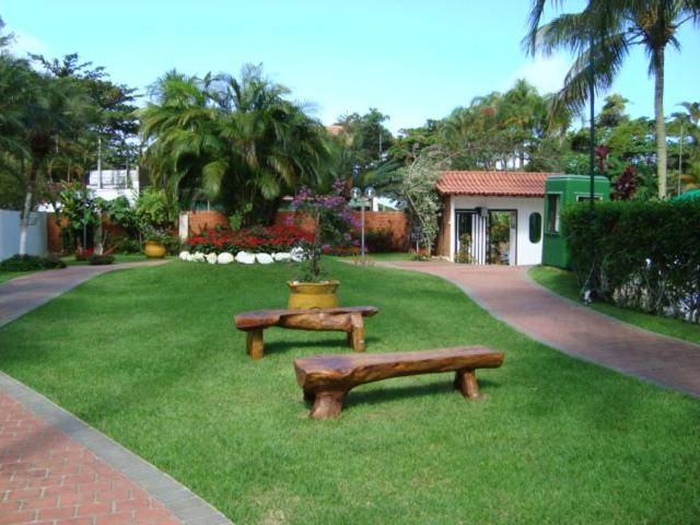  Condomínio a 1 metro da Praia Toninhas Ubatuba Pé na Areia Apartamento