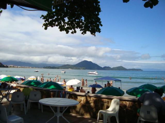  Condomínio a 1 metro da Praia Toninhas Ubatuba Pé na Areia Apartamento