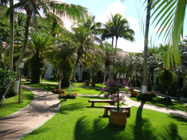  Condomínio a 1 metro da Praia Toninhas Ubatuba Pé na Areia Apartamento