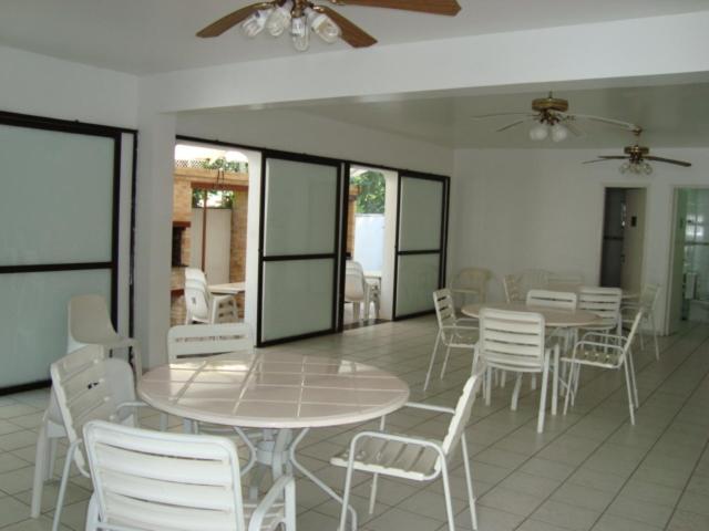  Condomínio a 1 metro da Praia Toninhas Ubatuba Pé na Areia Apartamento