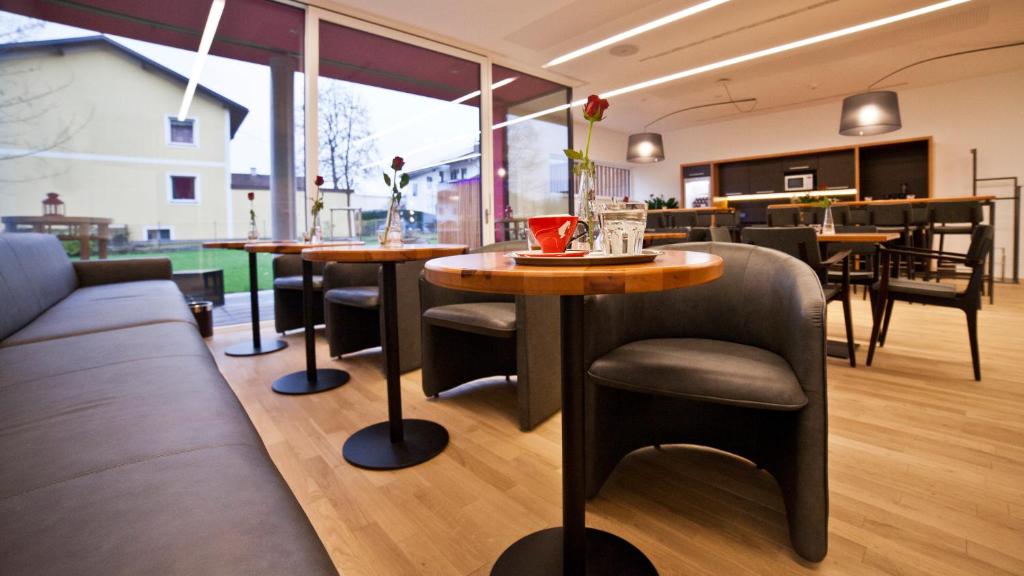 Posezení v ubytování Hotel Wallern Garni