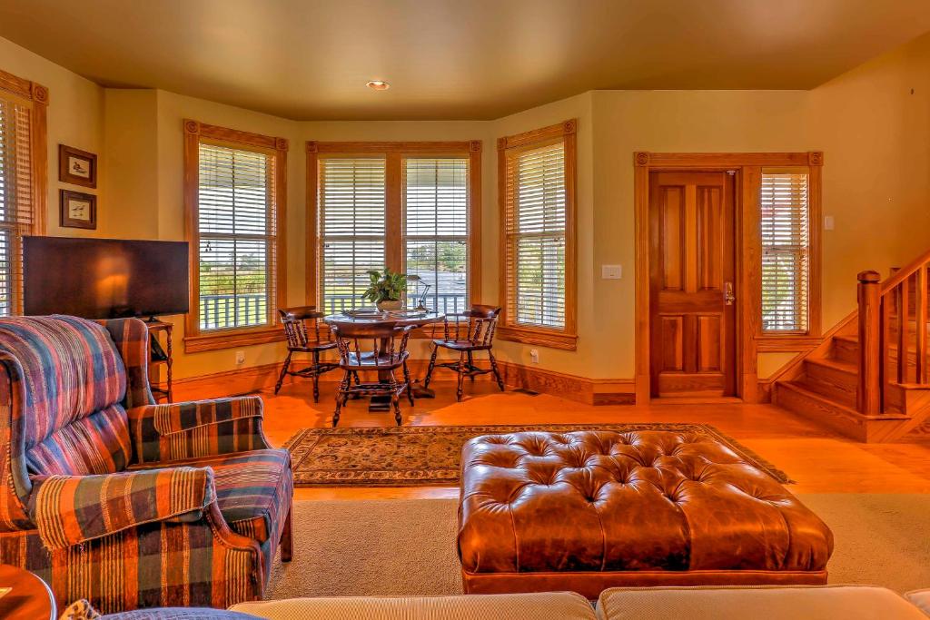 Historic Manteo House on Roanoke Sound with Dock!, Manteo Updated