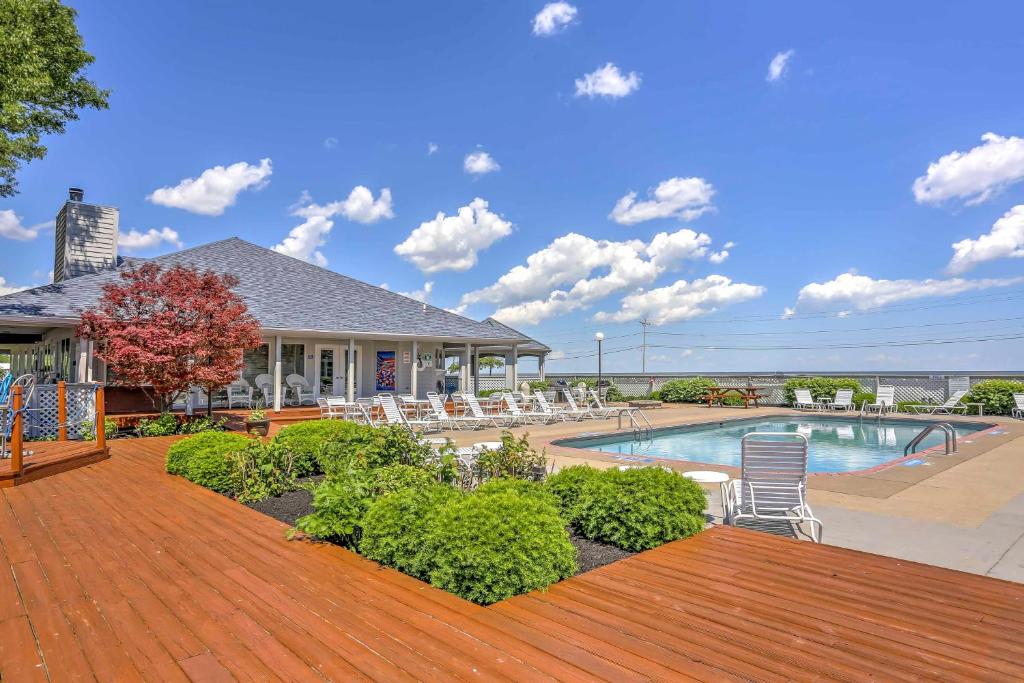 Charming Port Clinton Condo with Community Amenities - Housity