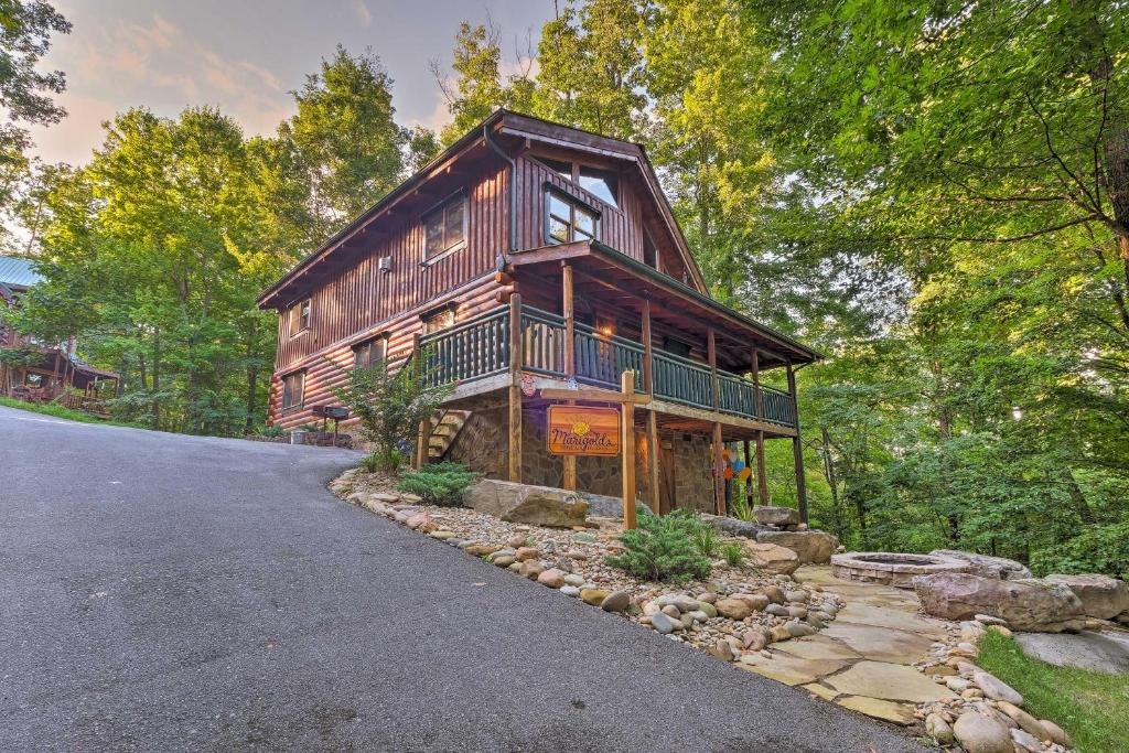 Gatlinburg Family Cabin with Private Hot Tub and Deck!