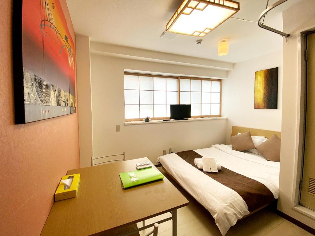 Tempat tidur dalam kamar di OUCHI HOTEL Yokogawa
