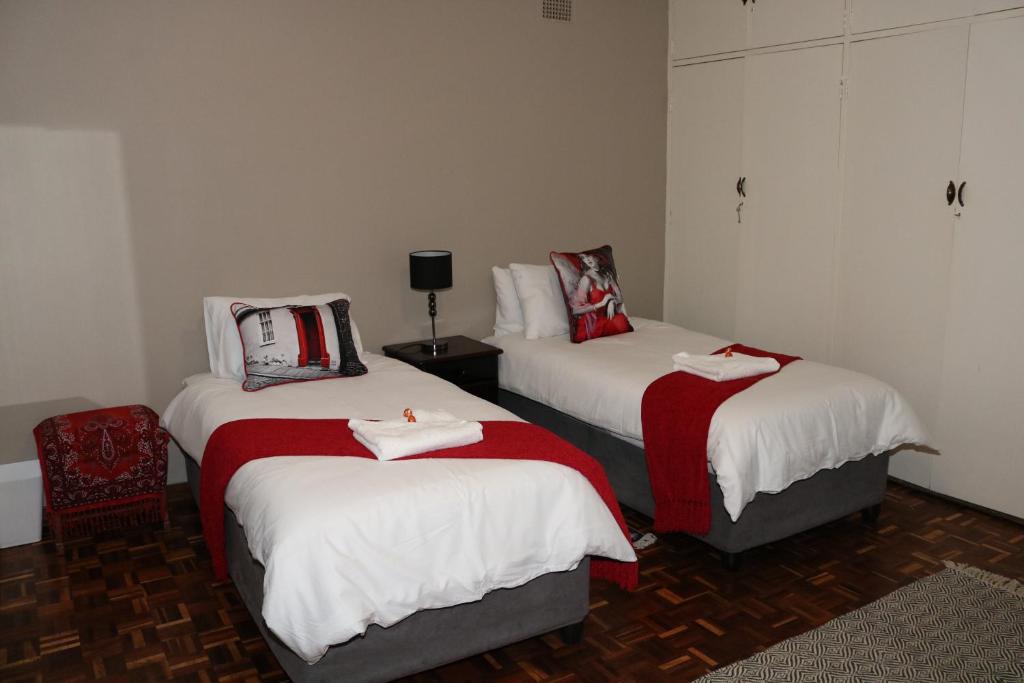 Postel nebo postele na pokoji v ubytování Caledon Overnight Rooms
