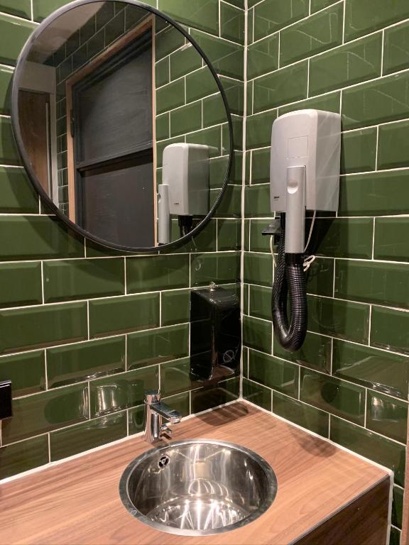 Ein Badezimmer in der Unterkunft Durty Nelly&#39;s Inn