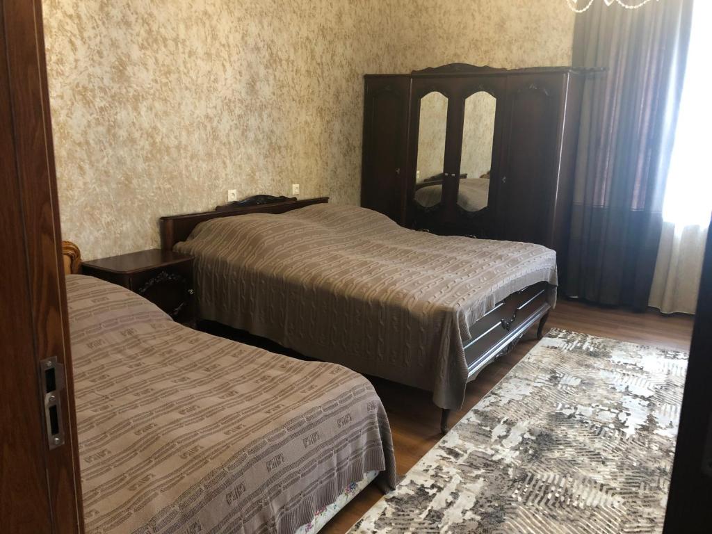 Postel nebo postele na pokoji v ubytování Lia Khaikashvili Guest House