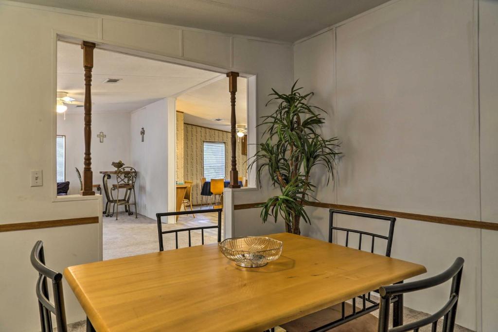 Holiday home Charming High Springs Home Oleno State Park half Mi