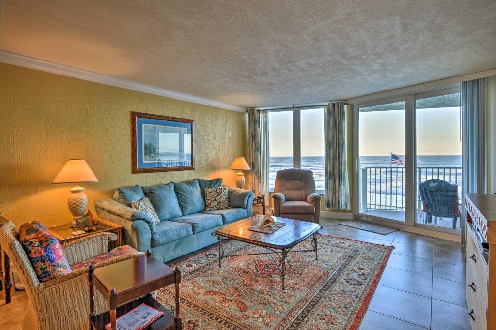 Posezení v ubytování Luxury Daytona Beach Oceanfront Shores Club Condo!