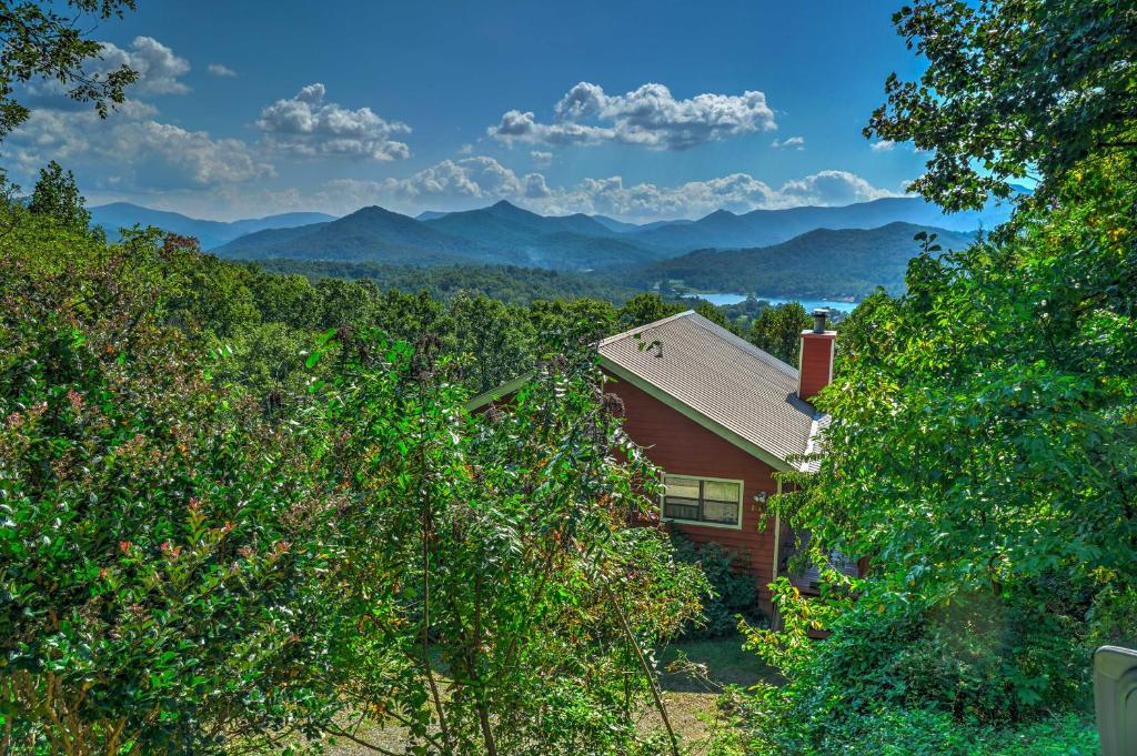 Vacation Home Frog Leap Hiawassee Cabin with Blue Ridge Mtn View, GA