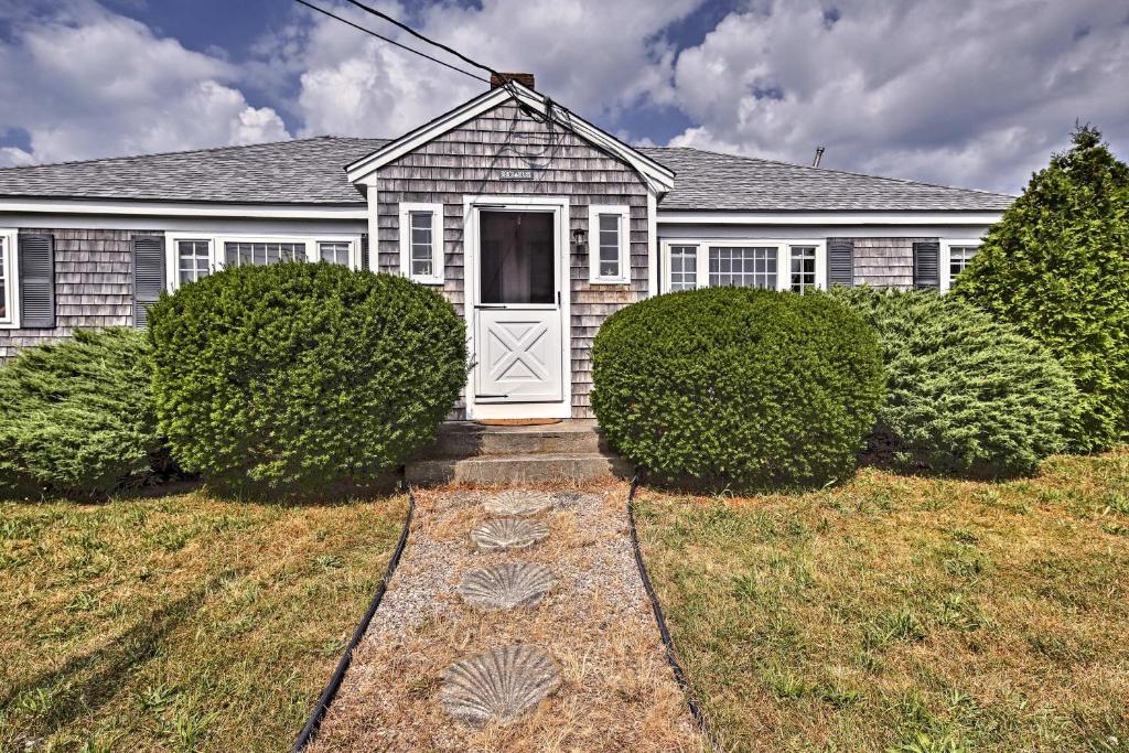 Contemporary Cottage Walk to Craigville Beach!, Centerville Updated