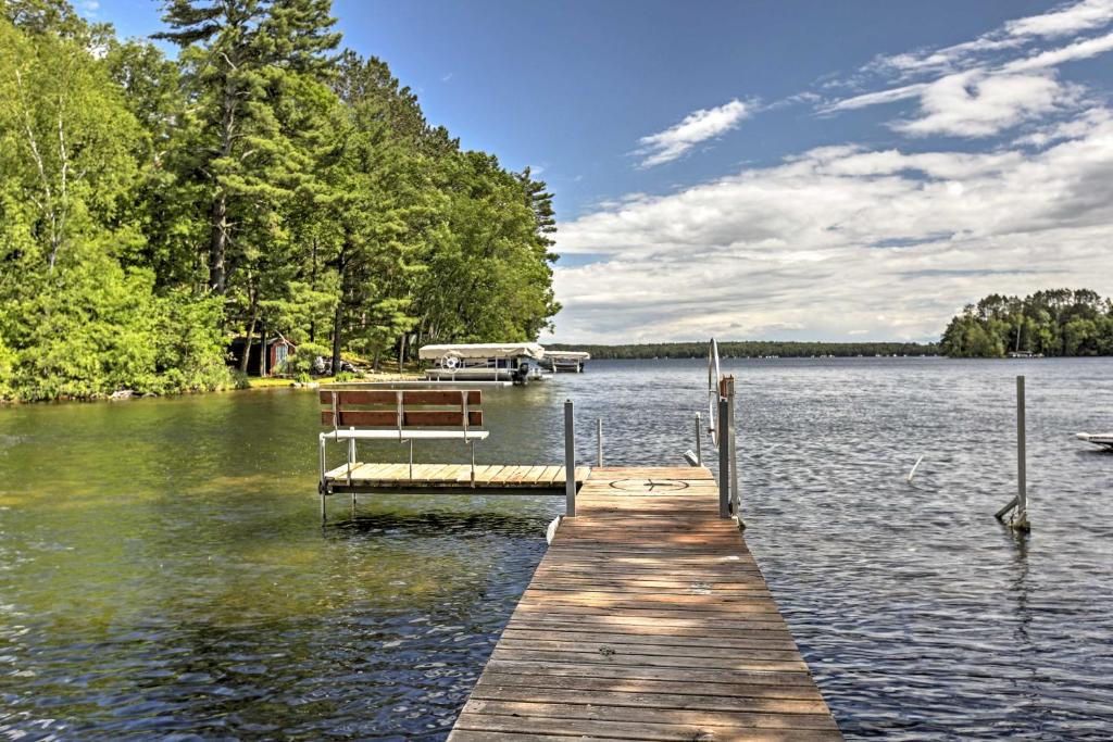 Hayward Cabin on Grindstone Lake Bring Your Boat!, Hayward (updated