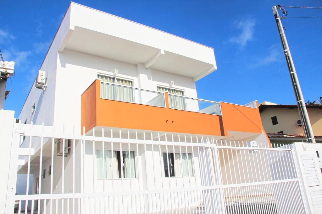  Casa Nova e Confortável Próxima à Praia