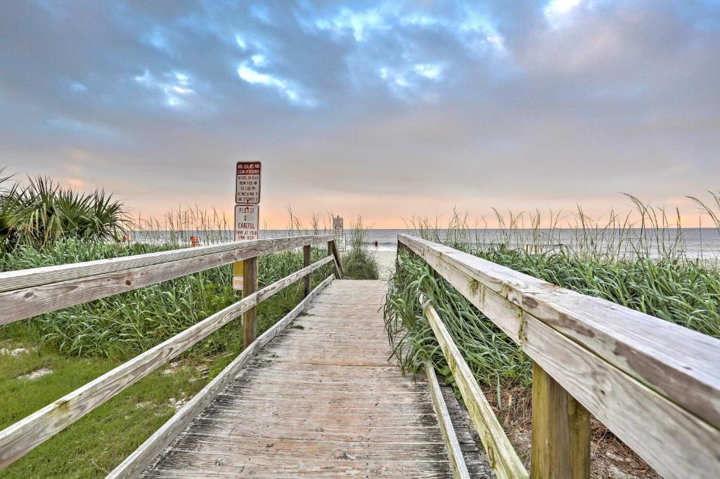 Myrtle Beach Getaway with Elevator, 1 Block to Beach