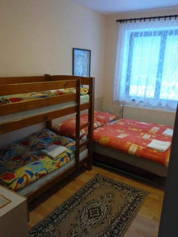 Łóżko lub łóżka w pokoju w obiekcie Apartmány pod Suchým Vrchem