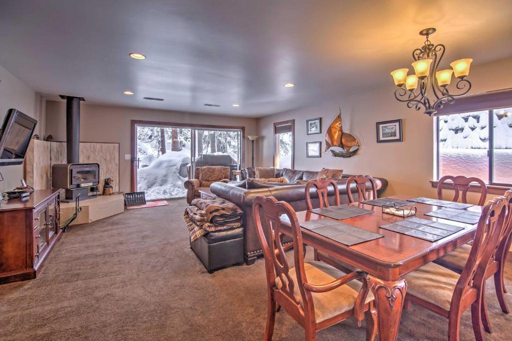 a living room with a table and a couch at Cozy Incline Village Townhome 2 Mi to Ski Beach in Incline Village