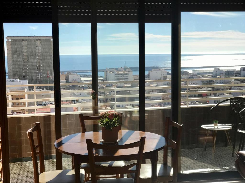Apartamento with Jacuzzi & sea view, Alicante – Precios ...