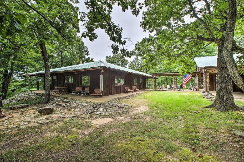 Pine Lodge Cabin on 450 Acres in Ozark Mountains