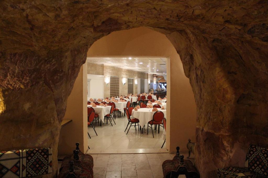 Restaurace v ubytování Edom Hotel