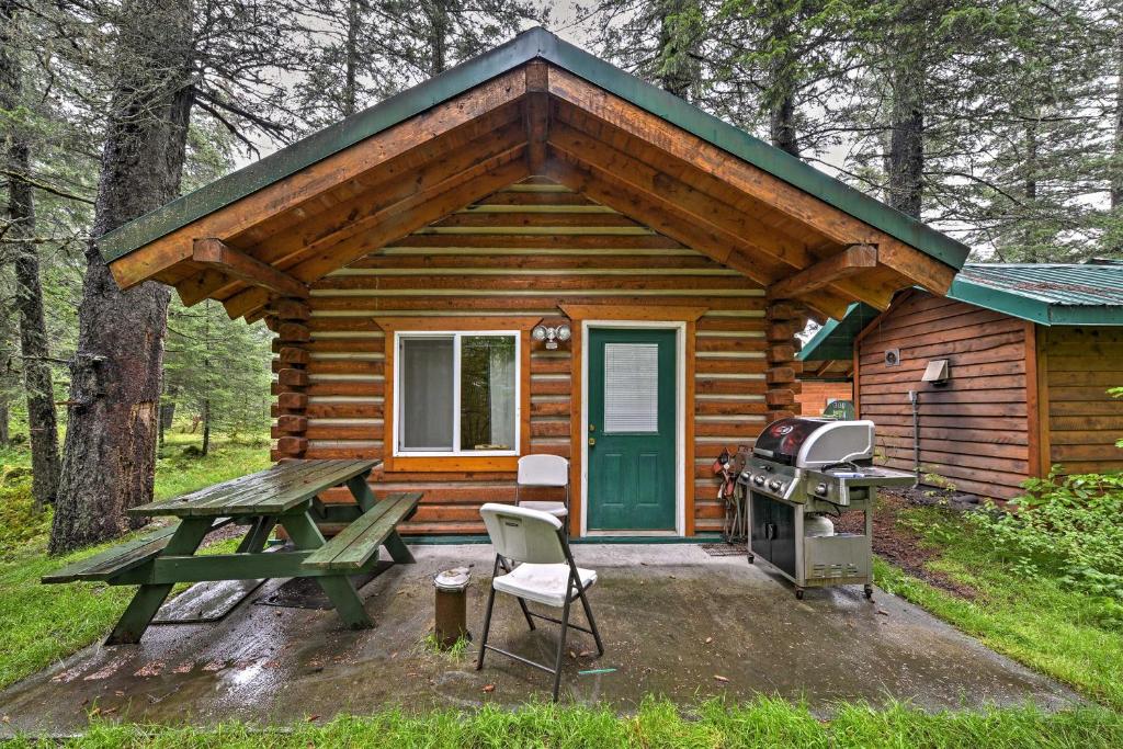 Φωτογραφία από το άλμπουμ του Creekside Seward Cabin with BBQ Fire Pit on 3 Acres! σε Seward