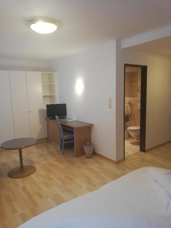 Łóżko lub łóżka w pokoju w obiekcie Hotel Das Zentrum