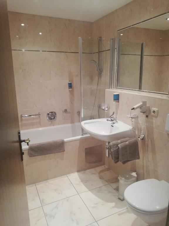 Łazienka w obiekcie Hotel Das Zentrum