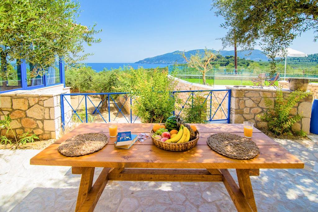 Aghios Sostis Villa Sleeps 6 with Pool Air Con and WiFi