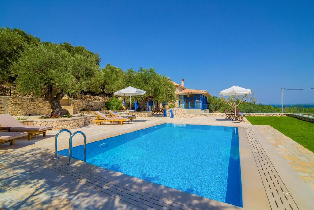 Aghios Sostis Villa Sleeps 6 with Pool Air Con and WiFi