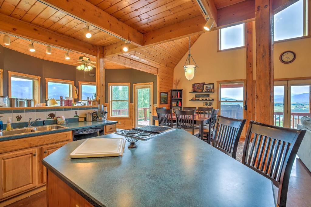 Luxe Alpine Cabin with Wraparound Deck and Mtn Views!, Alpine – Updated  2022 Prices