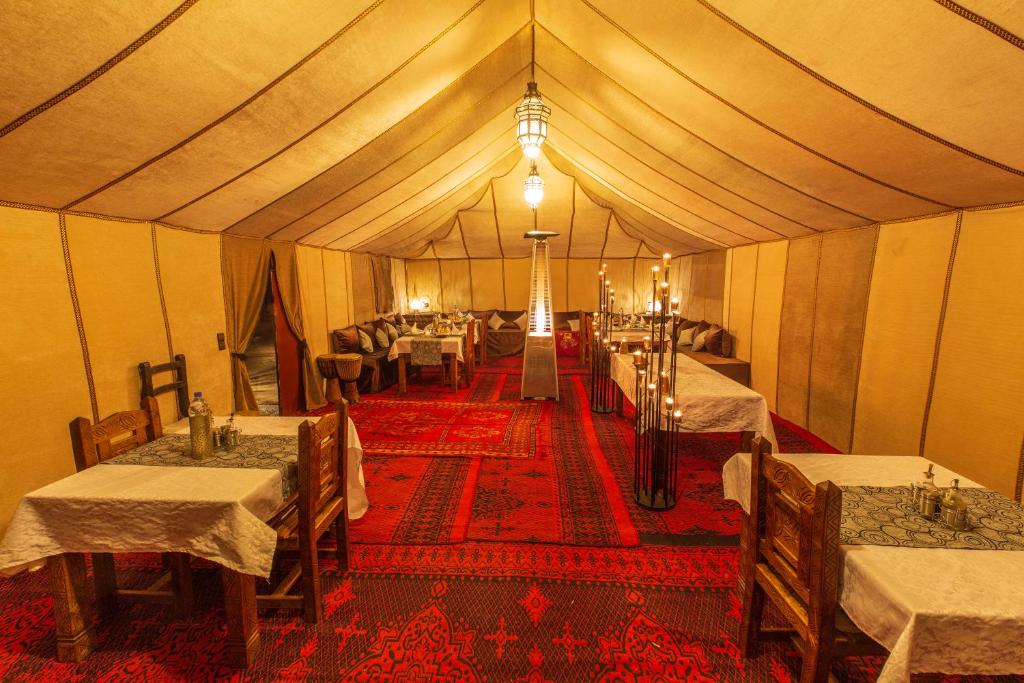 Restaurace v ubytování Sirocco Luxury Camp