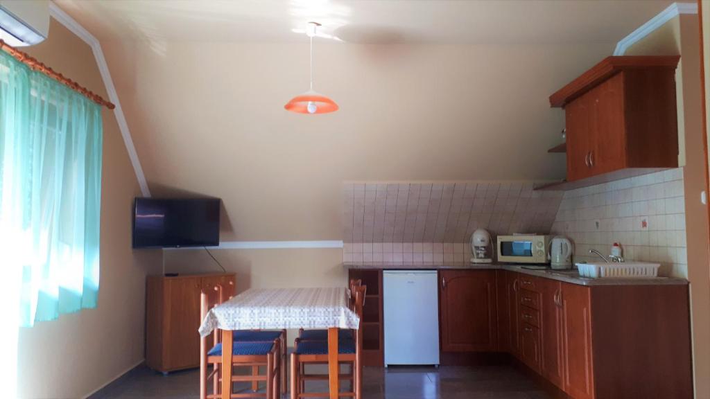 Nefelejcs Fagyizó és Apartmanház - Apartamento Con Balcón