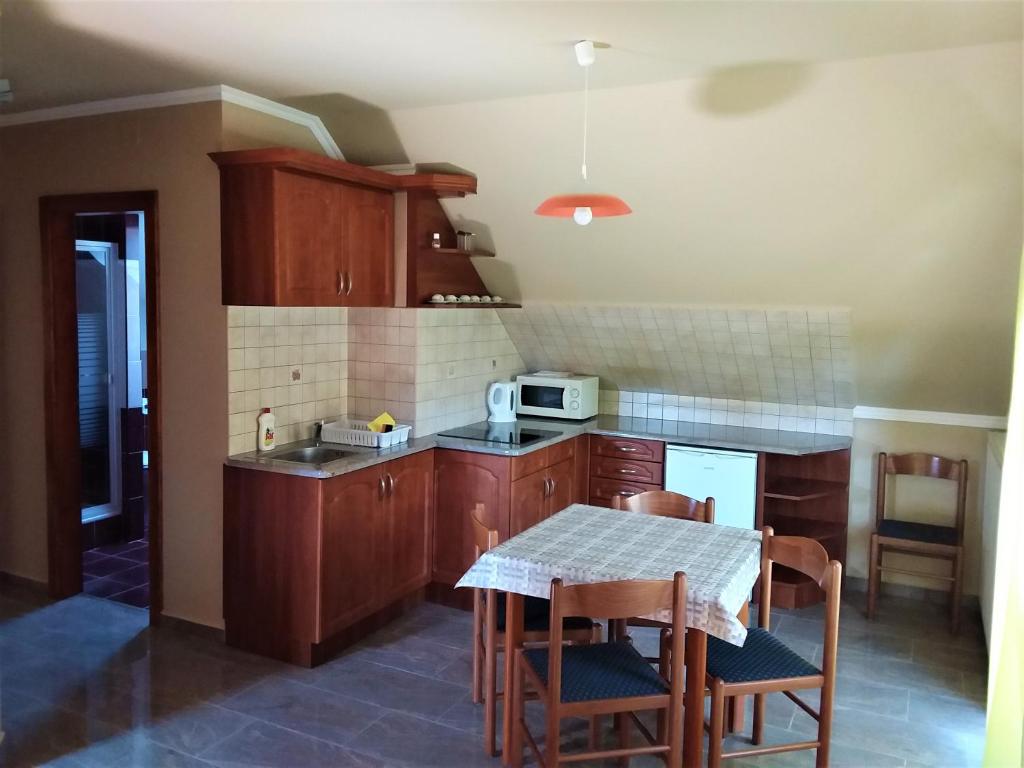 Nefelejcs Fagyizó és Apartmanház - Apartamento Con Mountain View