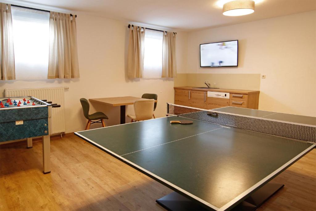 Stolní tenis v ubytování Wawies Apartments nebo okolí
