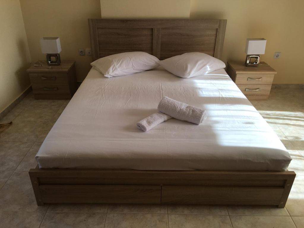 Säng eller sängar i ett rum på Modern House
