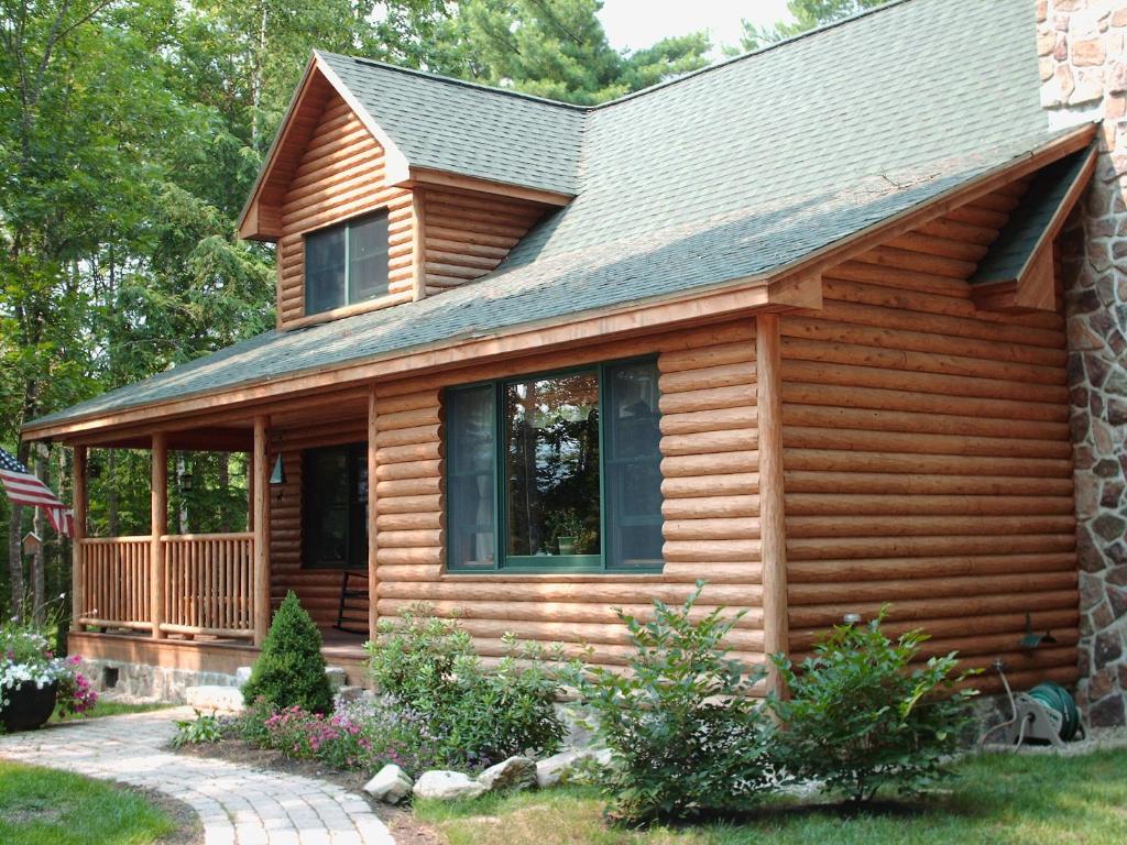 Upscale Fryeburg Cabin Hot Tub and Billiards Table! - 度假屋