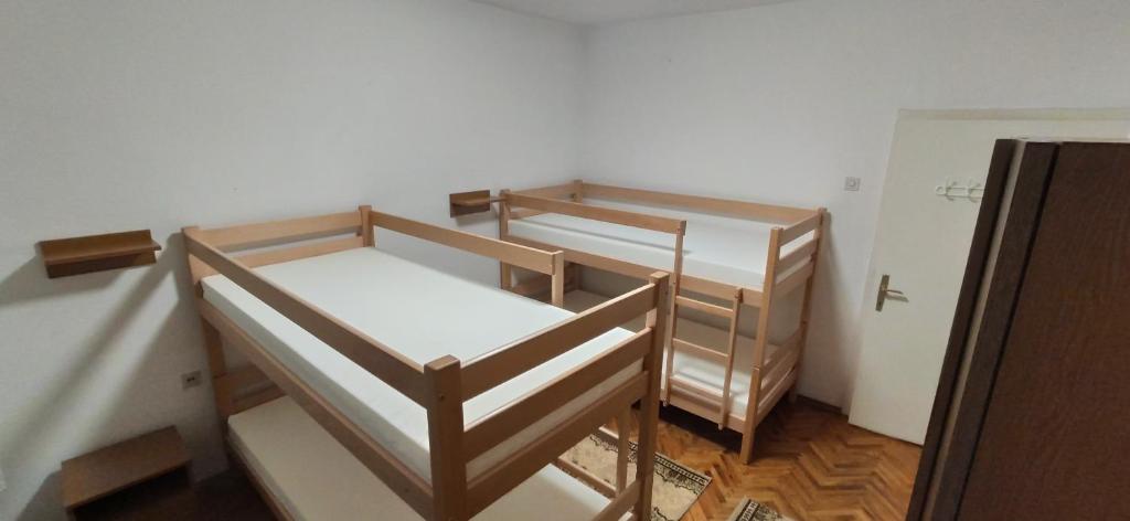 Guesthouse Tanja - Standard Double Room With Shared Bathroom