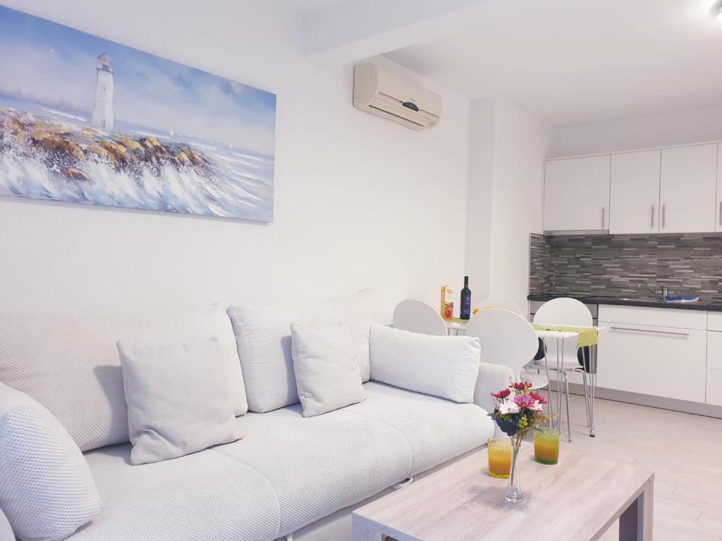 Kuchyňa alebo kuchynka v ubytovaní Apartments Ellie